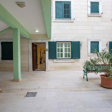 Montesan Luxury Apartment Beach Front Sveti Stefan Extérieur photo