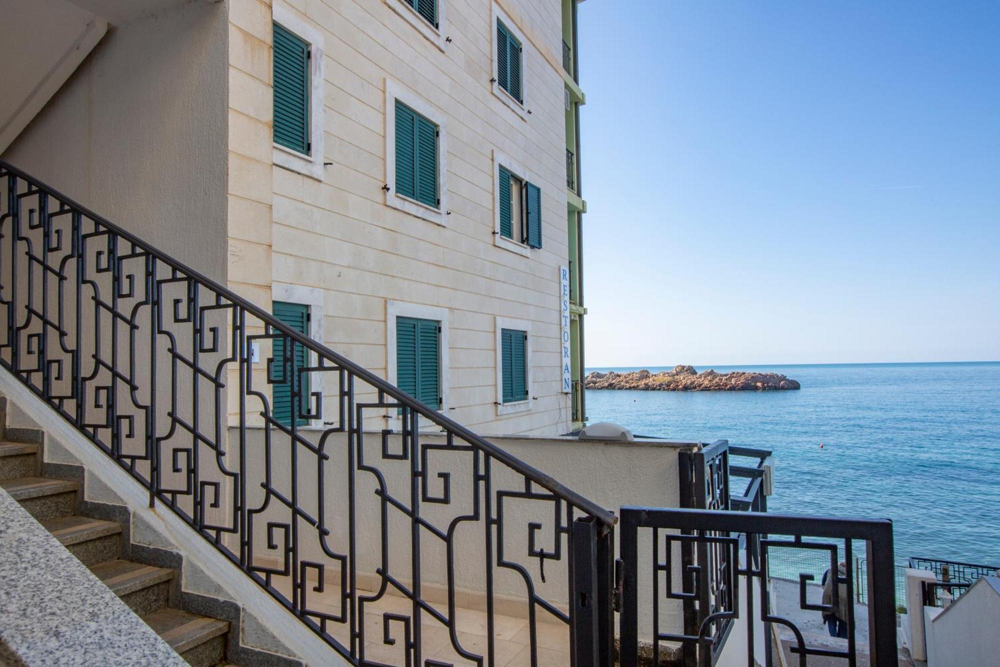 Montesan Luxury Apartment Beach Front Sveti Stefan Extérieur photo