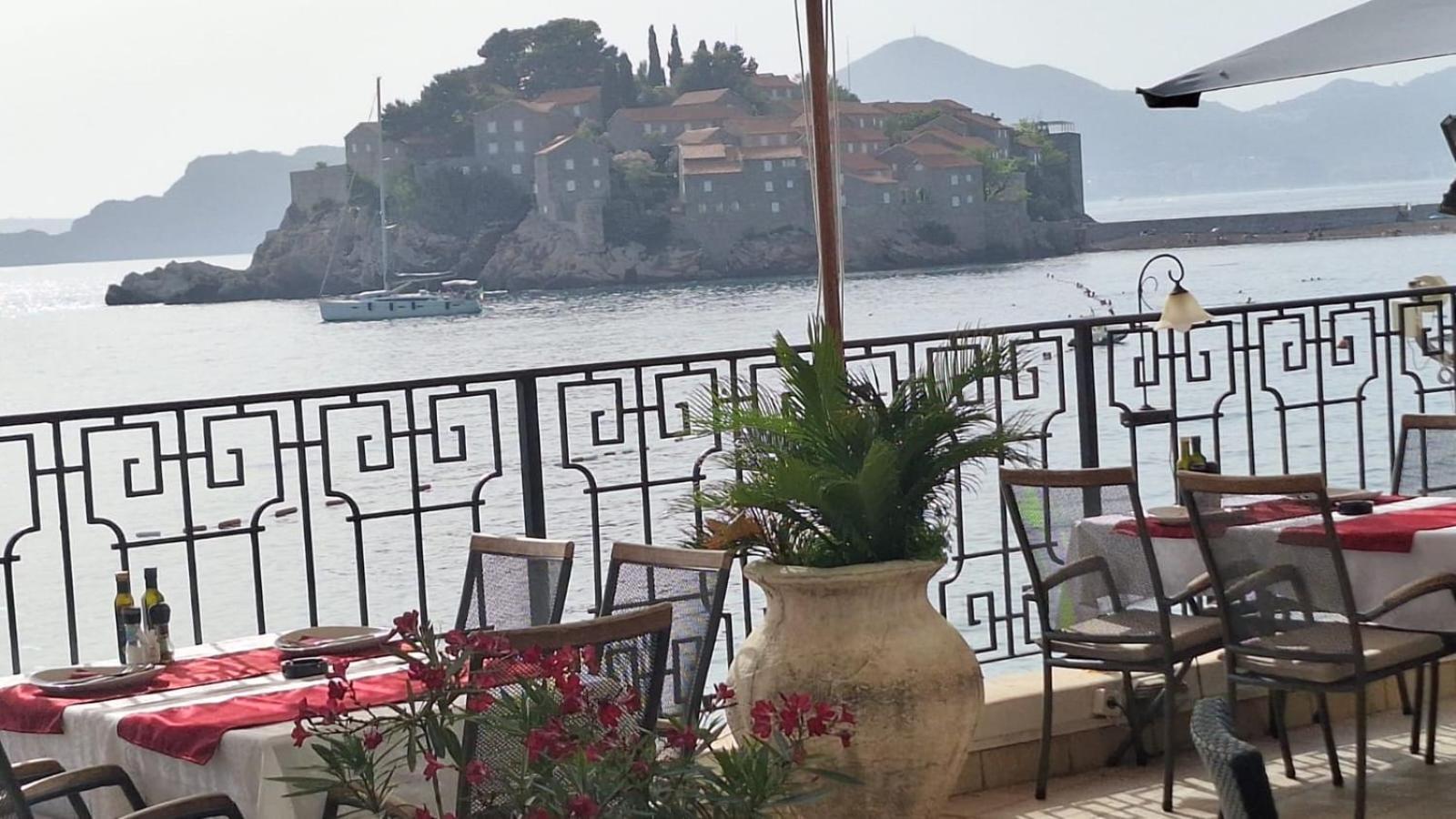 Montesan Luxury Apartment Beach Front Sveti Stefan Extérieur photo